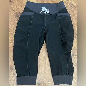 Athleta Black Capri pants with pockets